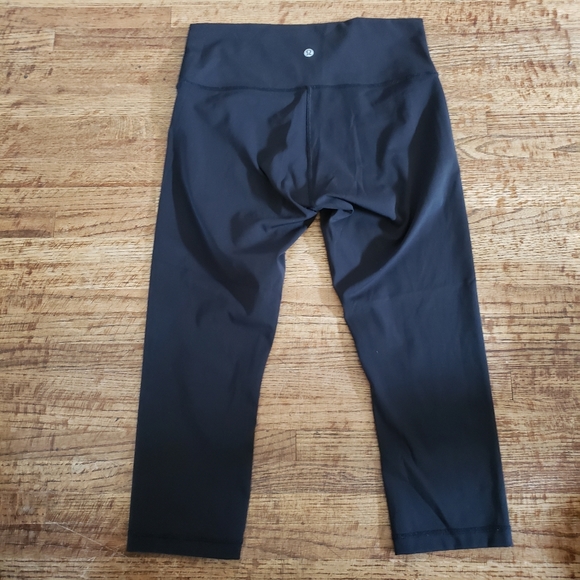Lululemon Wunder Under Crop - Picture 6 of 9